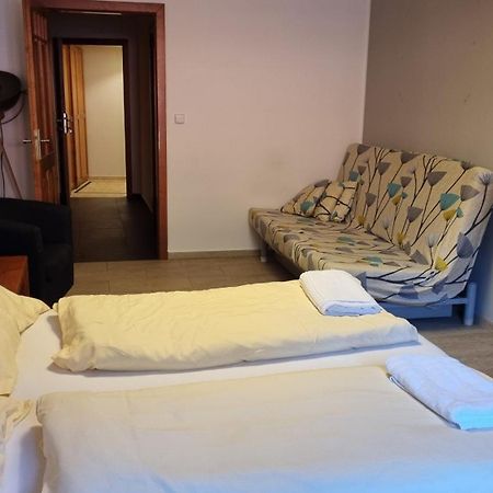 Nevinne Apartmany Kolín Eksteriør bilde